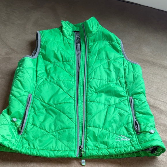 L.L. Bean Vibrant Green Quilted Vest - Picture 1 of 7